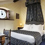Castello Dal Pozzo Maggiore - Preferred & Отель Оледжо-Кастелло